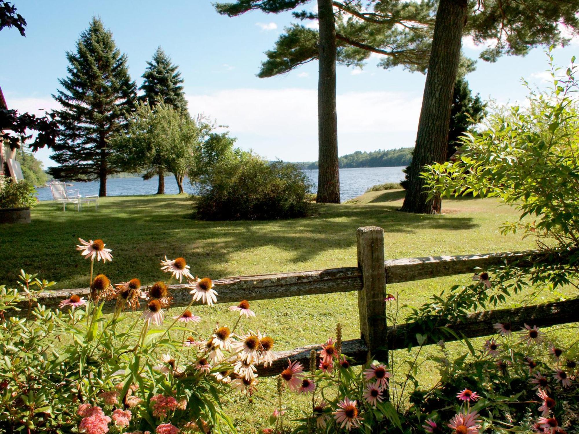 Alamoosook Lakeside Inn Orland Exterior foto